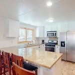 Oso Lodge Unit B